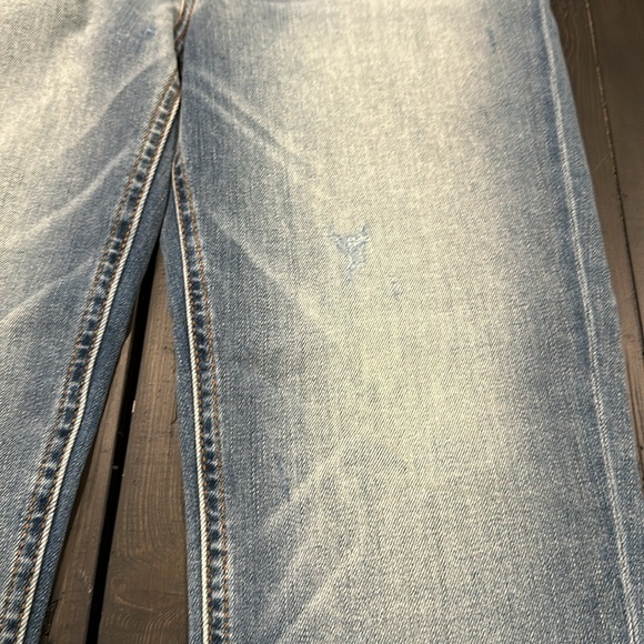 NWOT (it just came off) Kut From the Kloth button up jean. Intentional distress - Picture 3 of 8